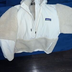 Patagonia Ivory and Cream Fleece Pullover